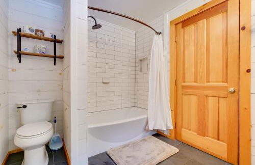 A-Frame Log Home with Game Room Near Lake George! - Foto 20