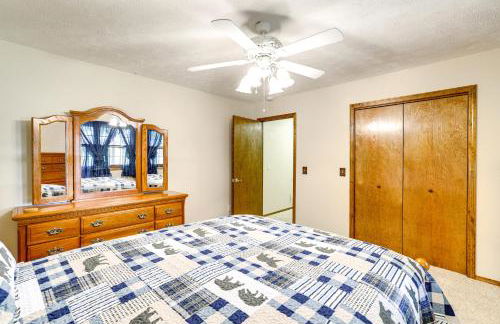 Just a Cast Away Cassville Cabin with Covered Deck - Foto 15