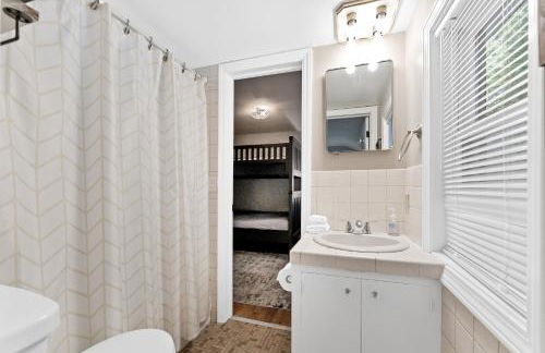 Hillside Cottage- Great Vacation Rental with Private Pool - Foto 19