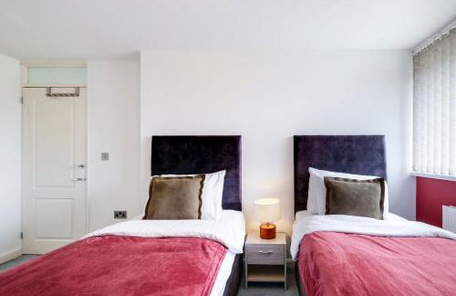 Elegant 5 Bed Home with Garden & Parking - Slough - Foto 19