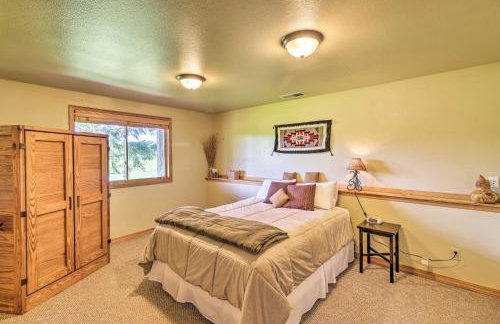 Quiet Trego Resort Home with Lake, Pavilion and Trails - Foto 22