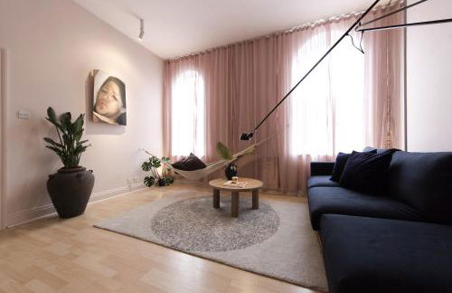 Shoreditch Loft w 100inch Cinema, Premium Mattress & Hammock, by the Design Traveller - Foto 15