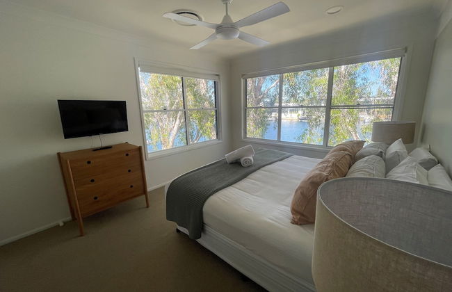 Noosa Entrance Waterfront Resort - Photo 42