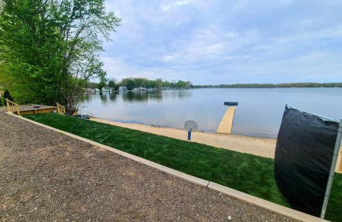 Stunning Lake Home w arcade and huge deck - Foto 58