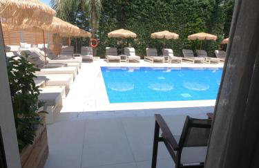 Paradise Hotel & Bar - Photo 60