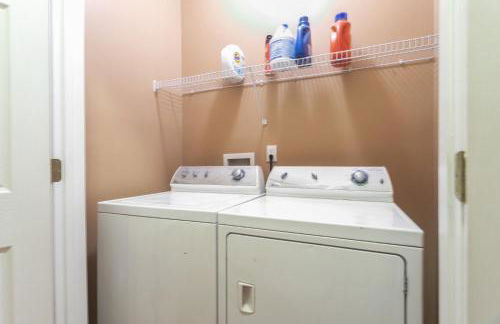 6BR Home • Spacious Yard + Grill • Peaceful Suburb - Foto 27