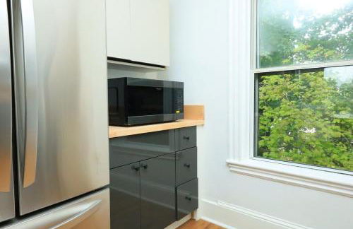 Spacious 3BR Family Flat Near Encore Assembly Row - Photo 8