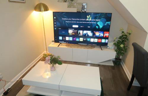 Cozy 3 Bedroom Home with Garden & Free Parking - Milton Keynes - Foto 3