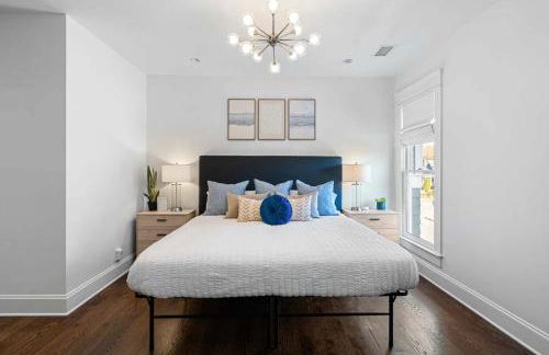 Tranquil East Nashville Zen Retreat with 2 Patios, Garage Parking, Yoga Mats Included, Covered Patio and Deck, Walk to Five Points Dining & Bars, Board Games, 10 Min to Broadway, 24 Hr Hospitality - Foto 13