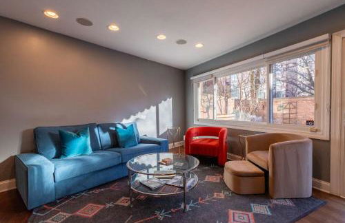 3-Story Townhome Free Parking Private Patio Washer-Dryer - Foto 23