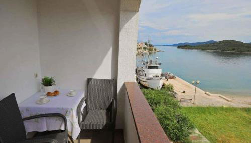 Apartment with A - C in Mali Iz-Insel Iz 53441 - Foto 1, Garden