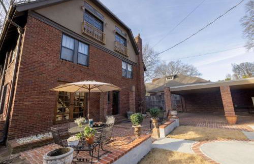 Historic Tudor Home, Heated Pool - Photo 54