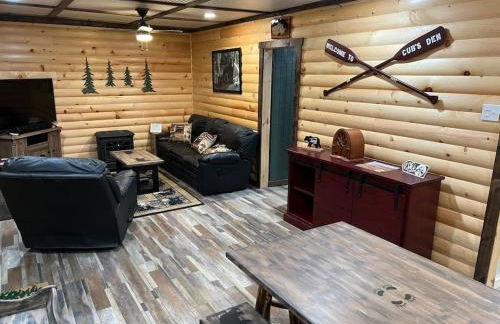 Cubs Den - Hot Tub- Walk to Lake- Fire Pit - Kayaks - Foto 7