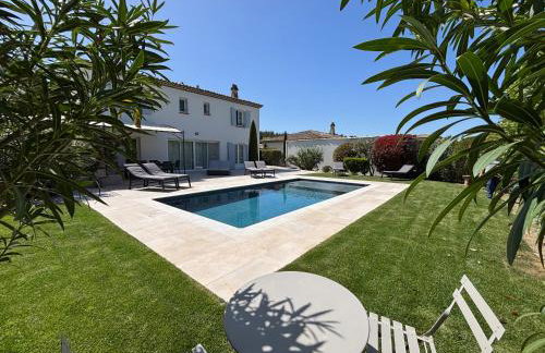 Golf de Pont Royal Villa les Micocouliers climatisée 4 chambres Piscine chauffée Parking - Foto 1