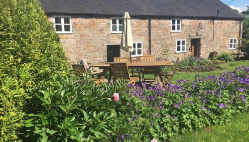 5 bedroom cottage in rural Staffordshire - Foto 1