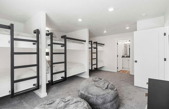 Brand New! Desert Cliff Sleeps 20 Guests! - Foto 9