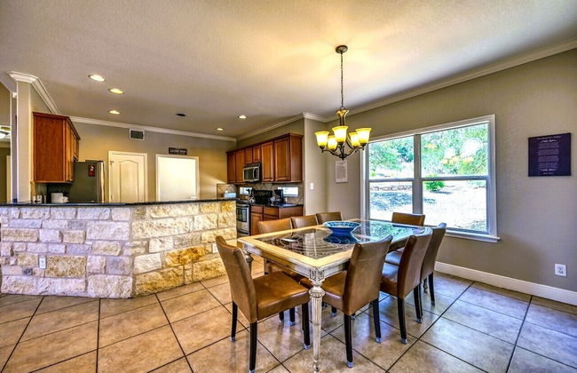 Luxury Home! - Pool - Fire Pit - Near Canyon Lake! - Foto 26