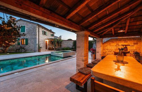 Mediterrane Steinvilla mit Privatpool, Whirlpool, Darts, Billard, Tischtennis, Gym - Foto 12