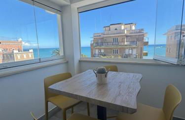 Rebecca's Apartments Anzio Central - Private Parking - Sea View - 10 apartments - Case Vacanze Anzio - Photo 2