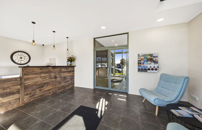 Moonlight Bay Apartments - Photo 2