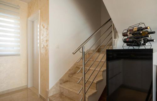 Apartment Tikvarin, Kaštel Kambelovac - Photo 27