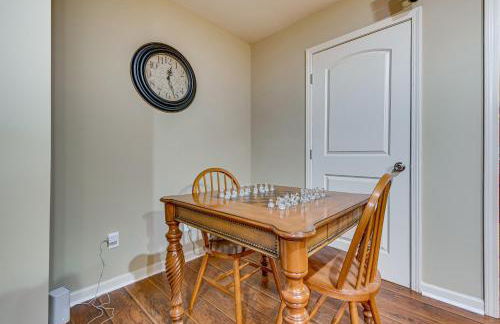 Pool Table and Patio Cozy Lawrenceville Apt - Foto 4