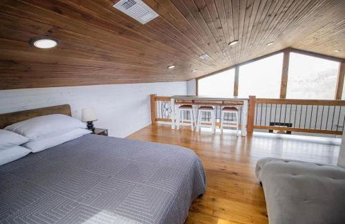 Ozark Escape - Hot Tub Mountain Views and Near Buffalo River - Photo 10