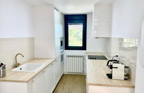 Chalet a estrenar, espectaculares vistas a la montaña - Foto 8