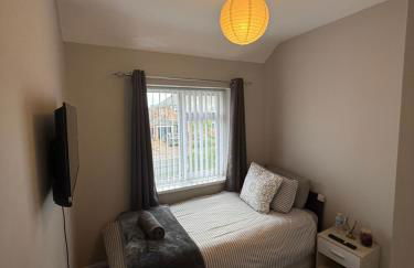 Charming 3 BR - NEC HS2- Long Stays Wifi Parking Airport - Foto 12