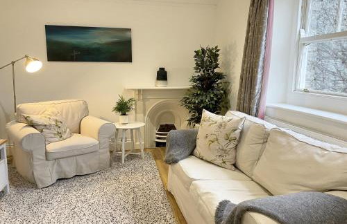 Welcome to Hazelwood, The Mount Somerton Apartment - modern and fully equipped, Private off-street parking, Near Glastonbury Tor, The spectacular Wells Cathedral, Stourhead, Sherborne Abbey, Millfield School, Clark's Village - Foto 15