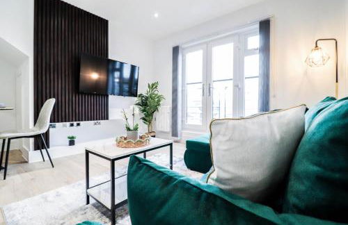 The Booker Retreat - Bright 1BR Top Floor Apt with Free Secure Underground Parking - Foto 27