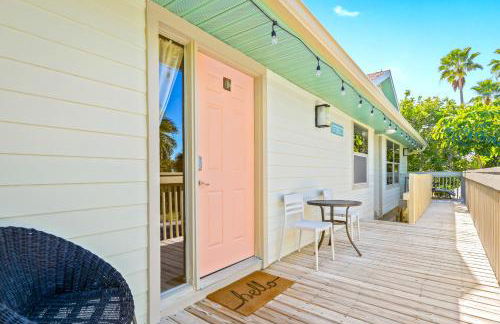Newly remodeled 8-steps to sand path of Beach! Unit D - Foto 16