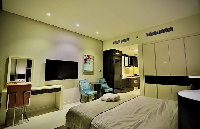 Stunning Studio Dubai with Infinity Pool and Canal View - Foto 9