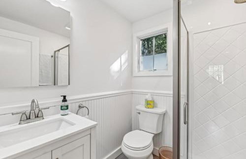 Steps to Beach + Sunset Views! East Marion Home - Foto 15