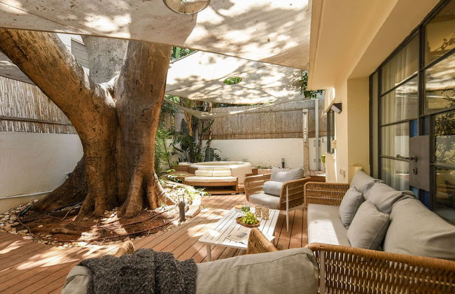 Charming 2BR Apt w a Breathtaking Patio - Foto 39