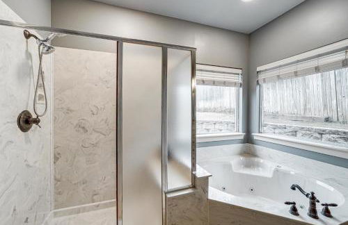 Pet-Friendly Tulsa Escape with Private Hot Tub! - Foto 21