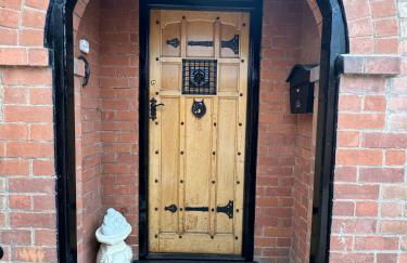 The Plum Tree - 5 luxury modern bedrooms - Photo 1