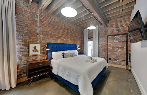 One-Of-A-Kind! Roll Up Garage Door-Pool, Speakeasy - Foto 17