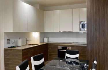 Spacious 2 Bedroom Penthouse Retreat - Foto 6