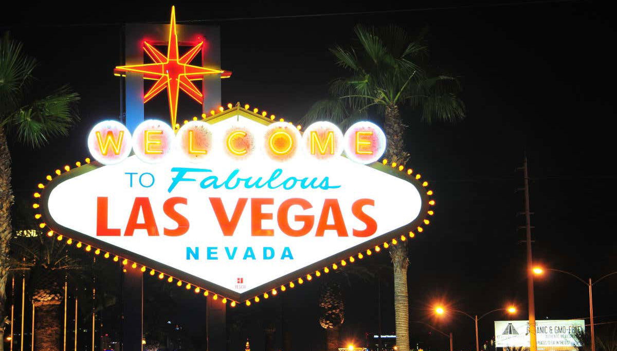 Il famoso cartello all'entrata della città