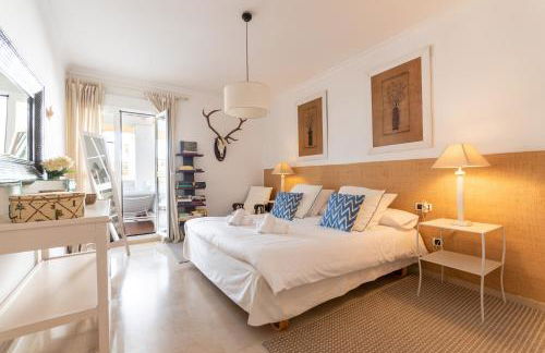 Apartment, front line beach, in Las Arenas, Bahía de Marbella - Photo 3