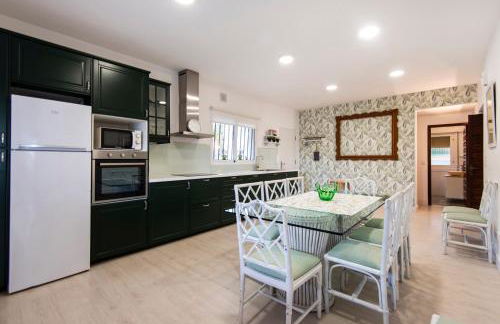 Queen Fabiola Villa, spacius home with private Pool in east Malaga - Photo 21