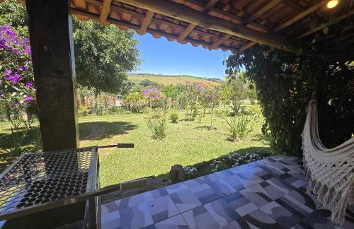 Chalés Vila Carrancas - Ao lado do centro com piscina, cozinha completa e muita tranquilidade - Foto 28