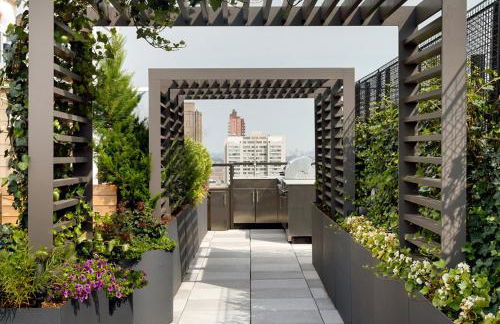 UES 1BR w Gym Doorman Stunning Roof NYC-505 - Foto 17