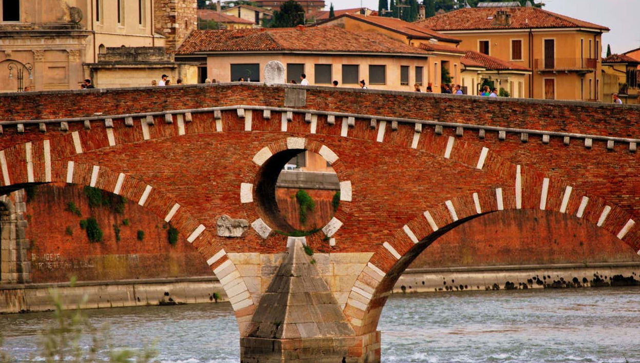 Crossing the stone bridge of Verona