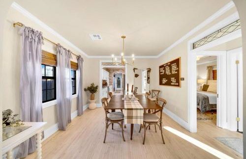 Fully Restored cottage, AMAZING game room, hot tub - Foto 4