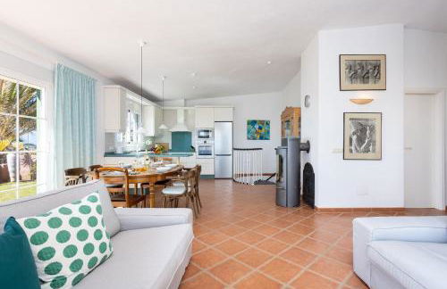 Casa Melocoton - Private pool - Ocean View - BBQ - Garden - Terrace - Free Wifi - Child & Pet-Friendly - 4 bedrooms - 8 people - Foto 16