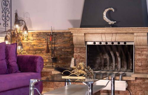 Dana's Luxury Maisonette - Photo 8