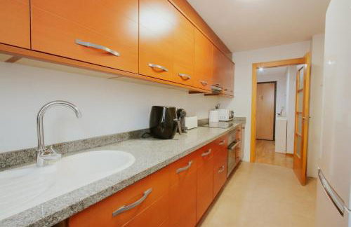 Family & Friends Apartment with Pool - Foto 9