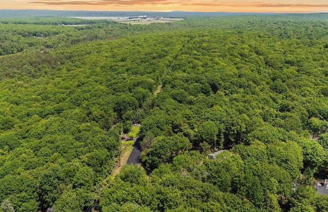 Maple Oasis by Avantstay Newly Built w/ Hot Tub, Game Room & Fire Pit - Photo 36